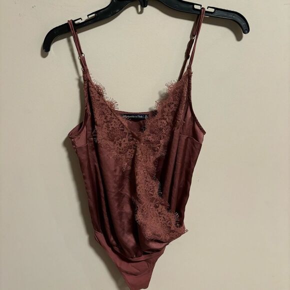 Abercrombie & Fitch Mauve Lace Bodysuit - Picture 4 of 11